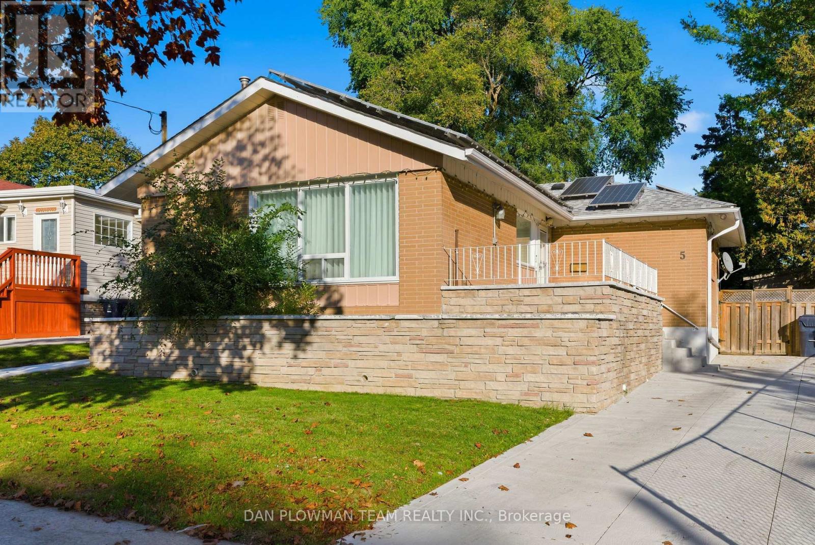 Property image for 5 LAKELAND CRESCENT|Toronto (Woburn), Ontario M1G2L4