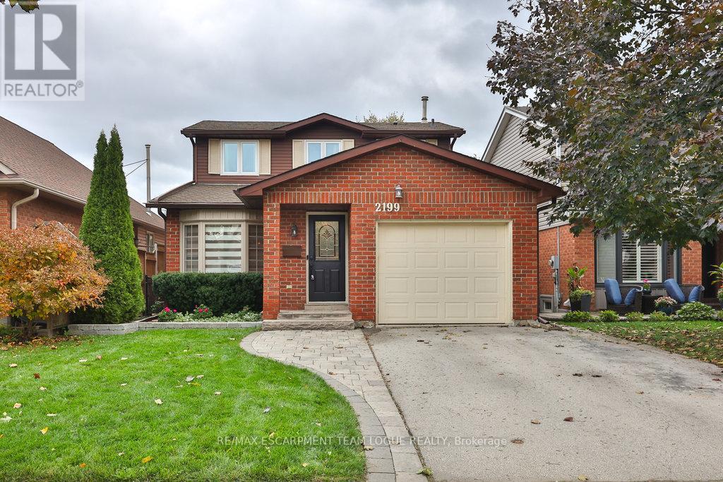 Property image for 2199 HUNT CRESCENT|Burlington (Headon), Ontario L7M3E2