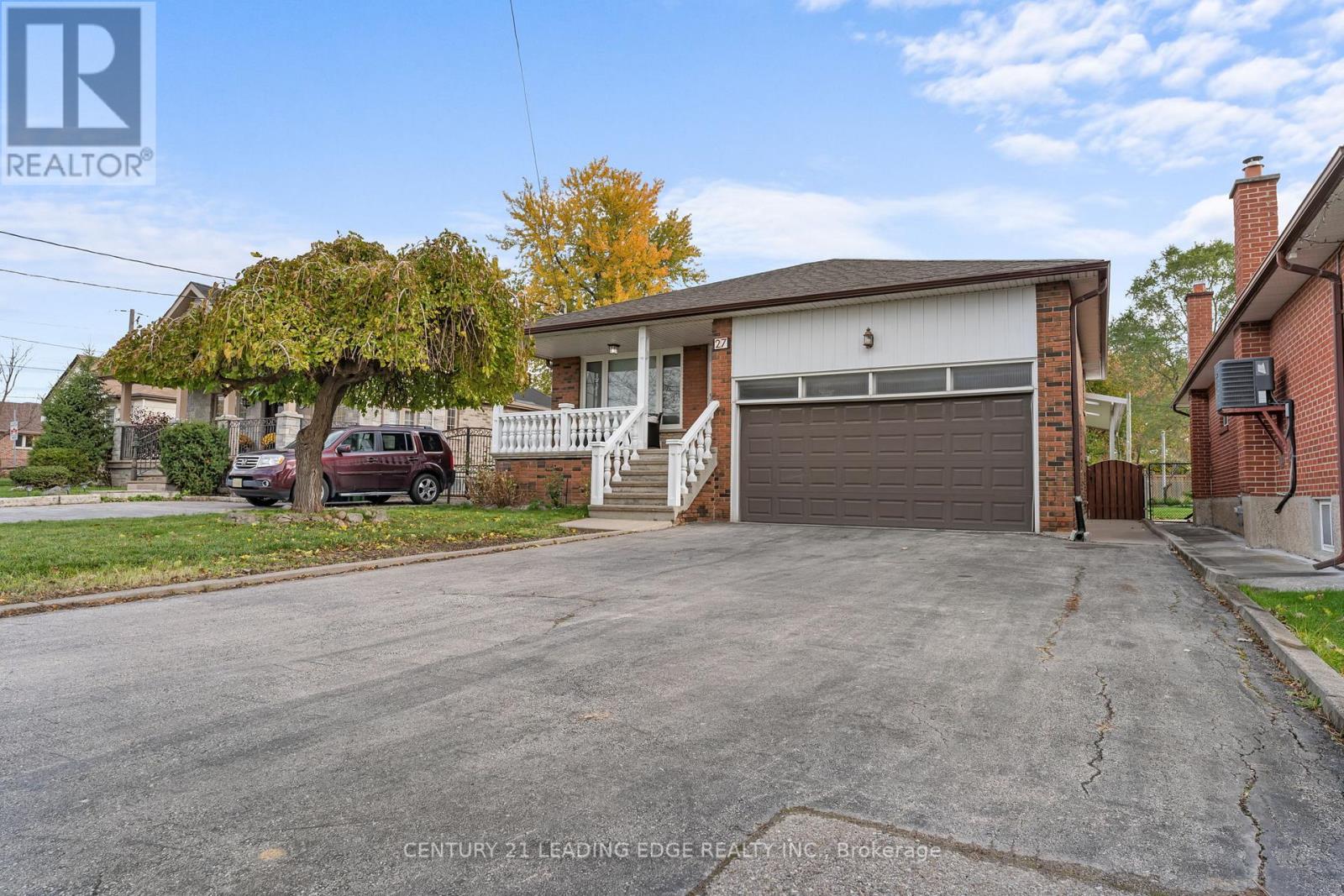 27 MURRAY ROAD|Toronto (Downsview-Roding-CFB), Ontario M3K1T3