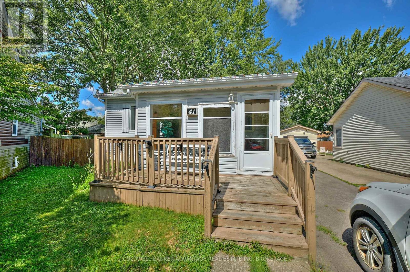 Property image for 41 DUNKIRK COURT|Welland (Lincoln/Crowland), Ontario L3B4W1