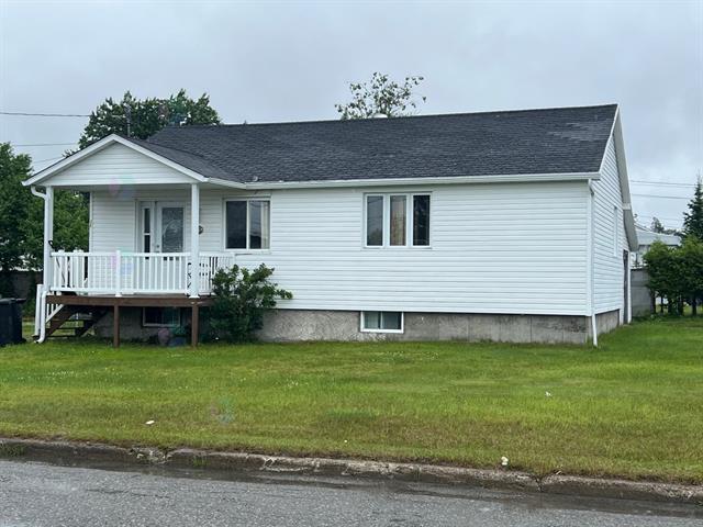 Property image for 38 2e Avenue|Chapais, Quebec G0W1H0