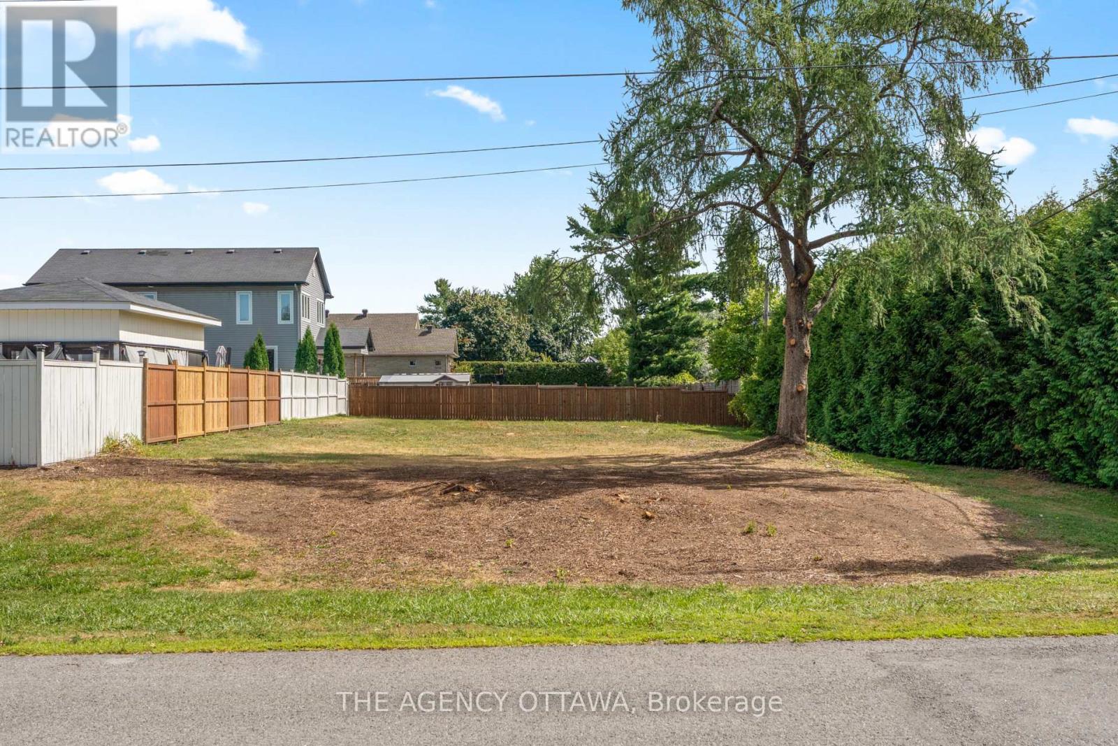9 DORIS AVENUE|Ottawa, Ontario K1T3W8