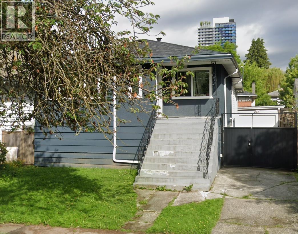 5249 HOY STREET|Vancouver, British Columbia V5R4N9