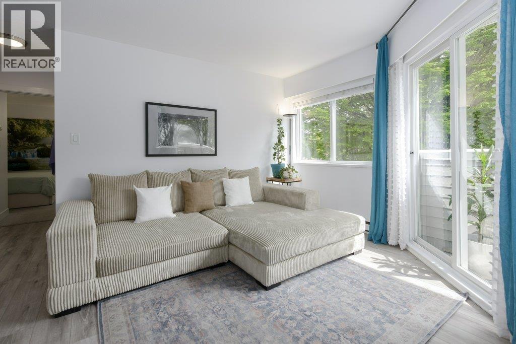 301 29 NANAIMO STREET|Vancouver, British Columbia V5L4Z6