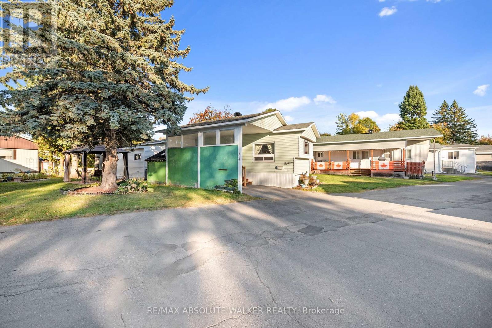 18 TRACY AVENUE|Ottawa, Ontario K2H7P7