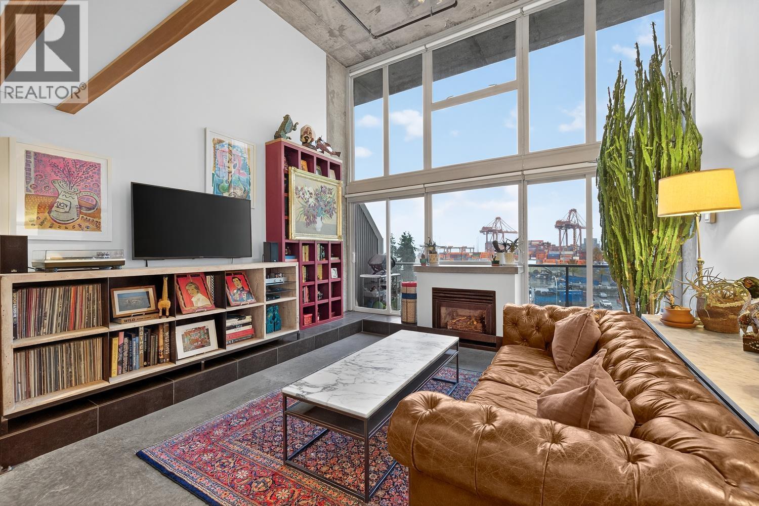 403 289 ALEXANDER STREET|Vancouver, British Columbia V6A4H6