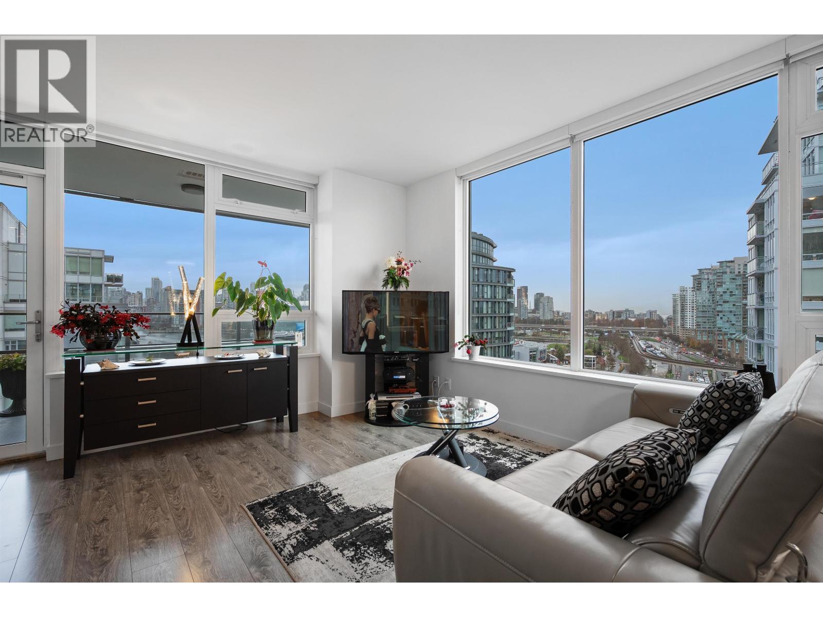 1605 110 SWITCHMEN STREET|Vancouver, British Columbia V6A0C6
