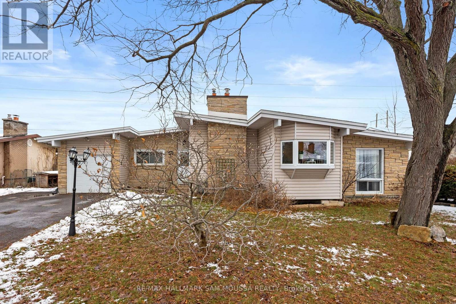 9 QUINPOOL CRESCENT|Ottawa, Ontario K2H6H9