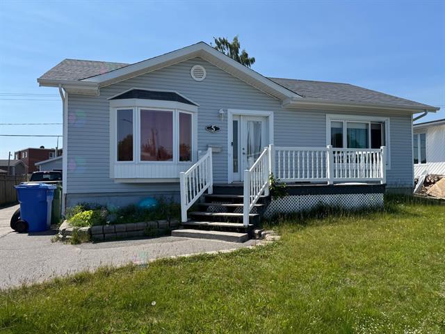 Property image for 5 Rue Bordage|Port-Cartier, Quebec G5B1Y1