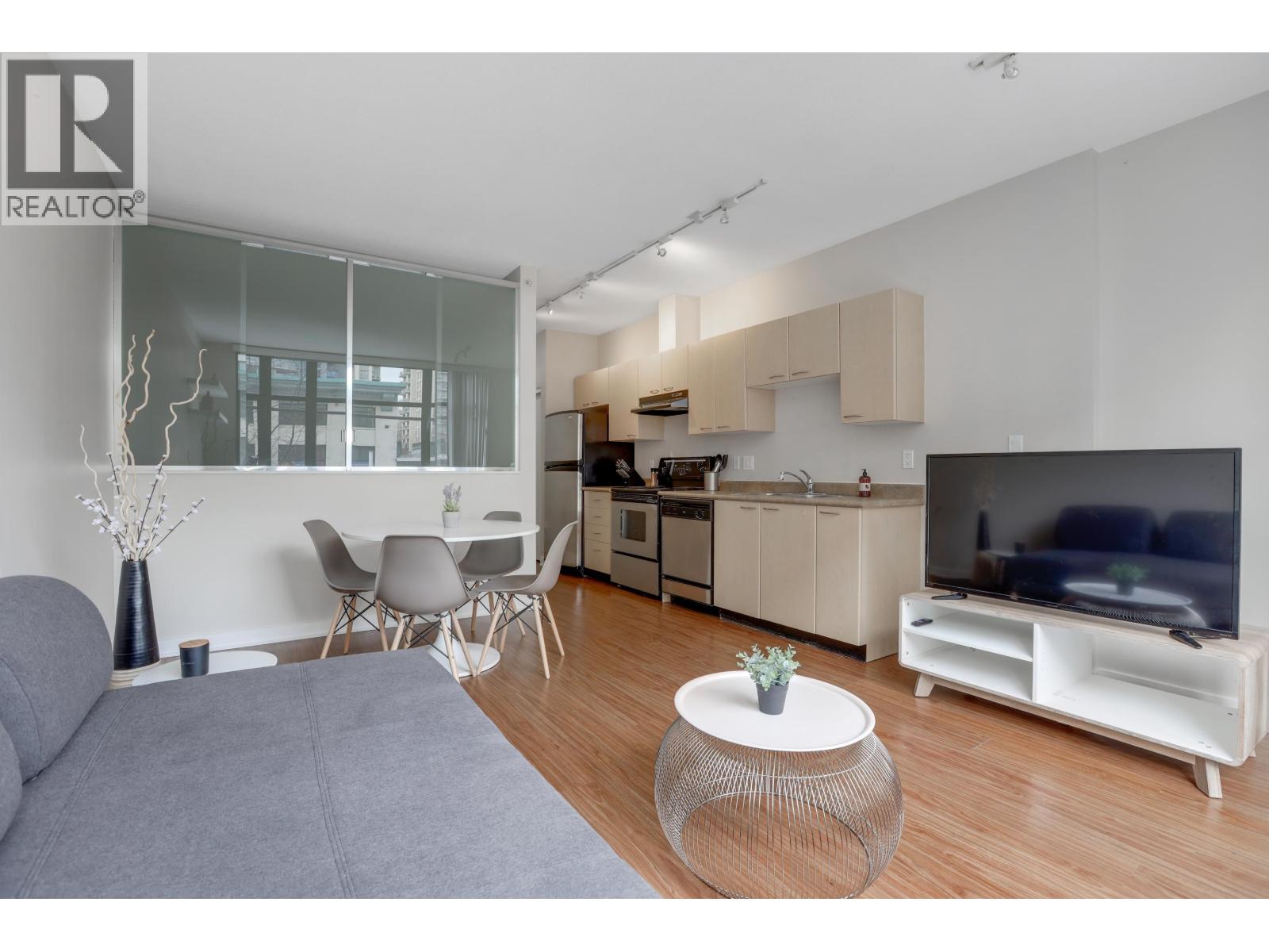 209 1249 GRANVILLE STREET|Vancouver, British Columbia V6Z1M5