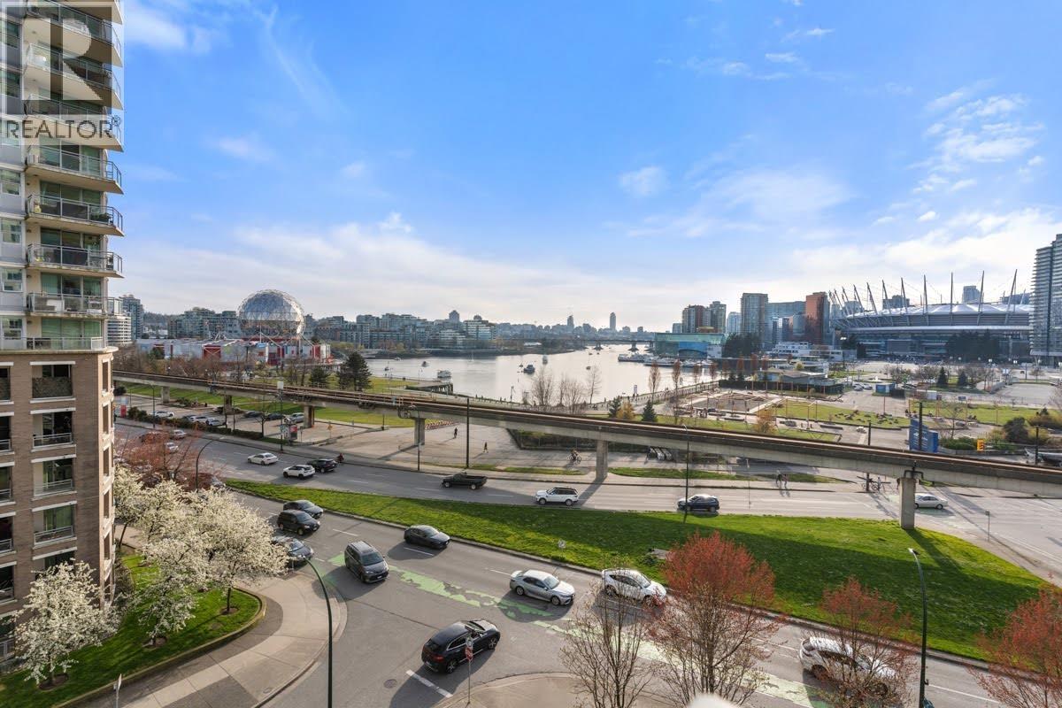 704 125 MILROSS AVENUE|Vancouver, British Columbia V6A0A1