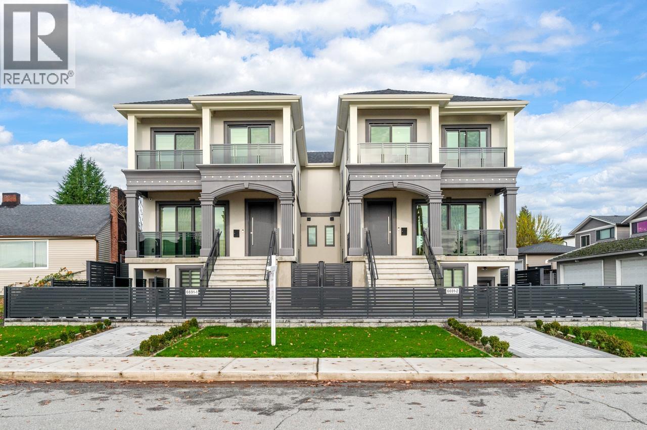 2 6691 WINCH STREET|Burnaby, British Columbia V5B2L5