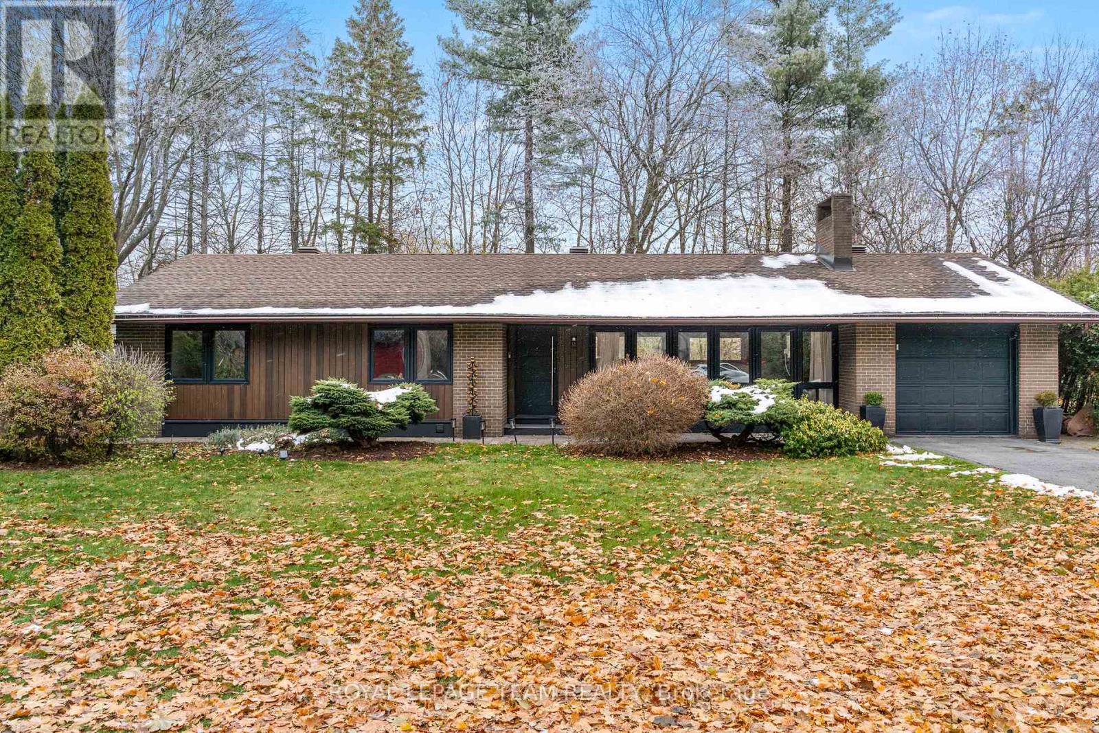 15 LEACOCK DRIVE|Ottawa, Ontario K2K1R6