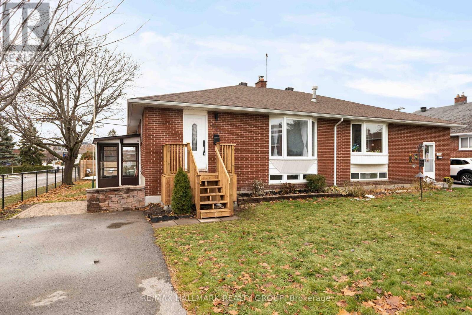 Property image for 756 CUMMINGS AVENUE|Ottawa, Ontario K1K2L1