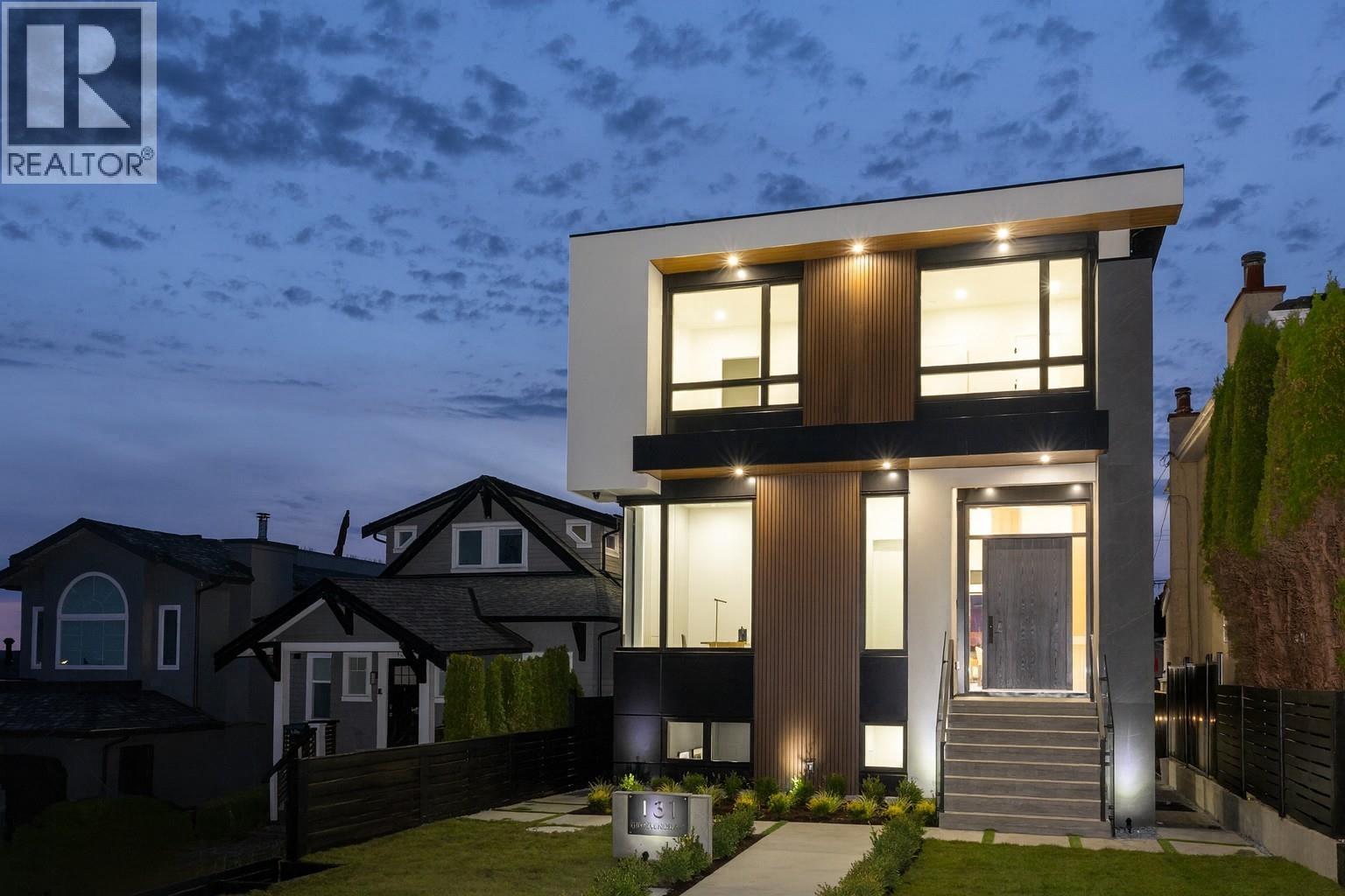 131 GROSVENOR AVENUE|Burnaby, British Columbia V5B3N7