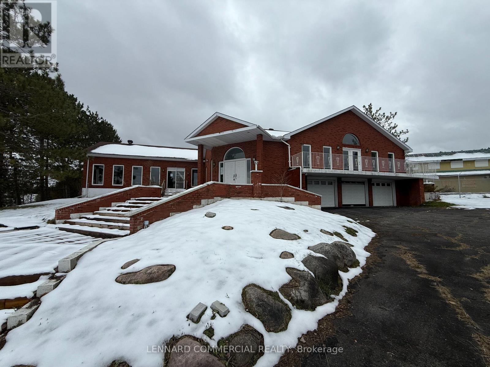 8411 RUSSELL ROAD|Ottawa, Ontario K4B1J1