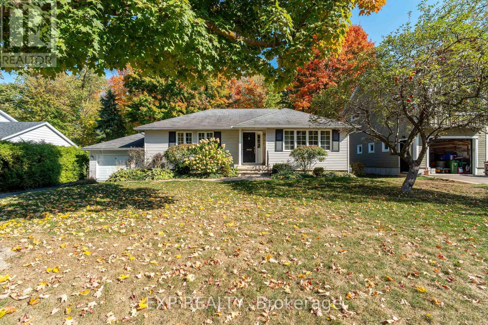 504 THESSALY CIRCLE|Ottawa, Ontario K1H5W5