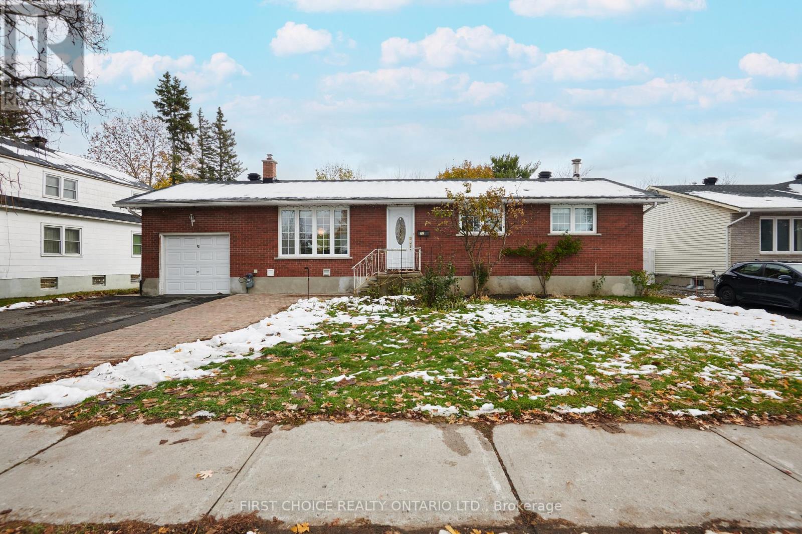 22 MEADOWLANDS DRIVE W|Ottawa, Ontario K2G2R4