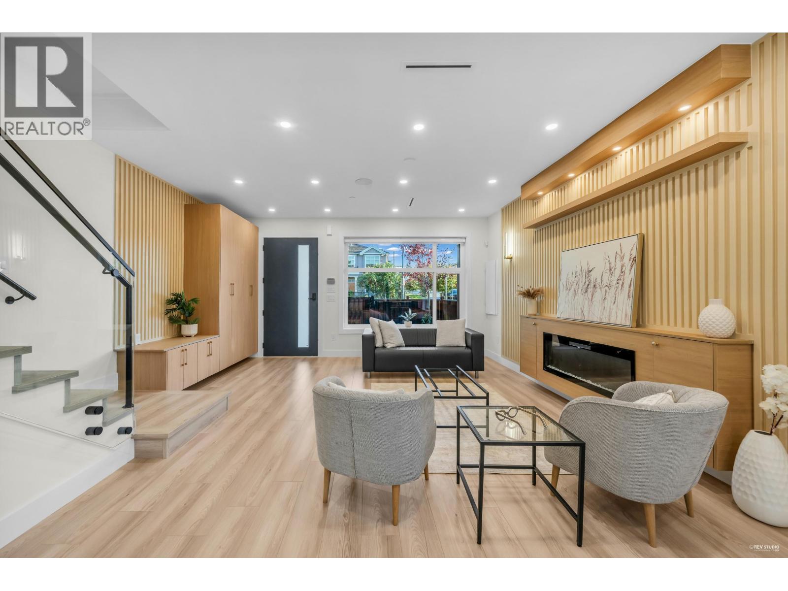 1 2705 E 3RD AVENUE|Vancouver, British Columbia V5M1H3