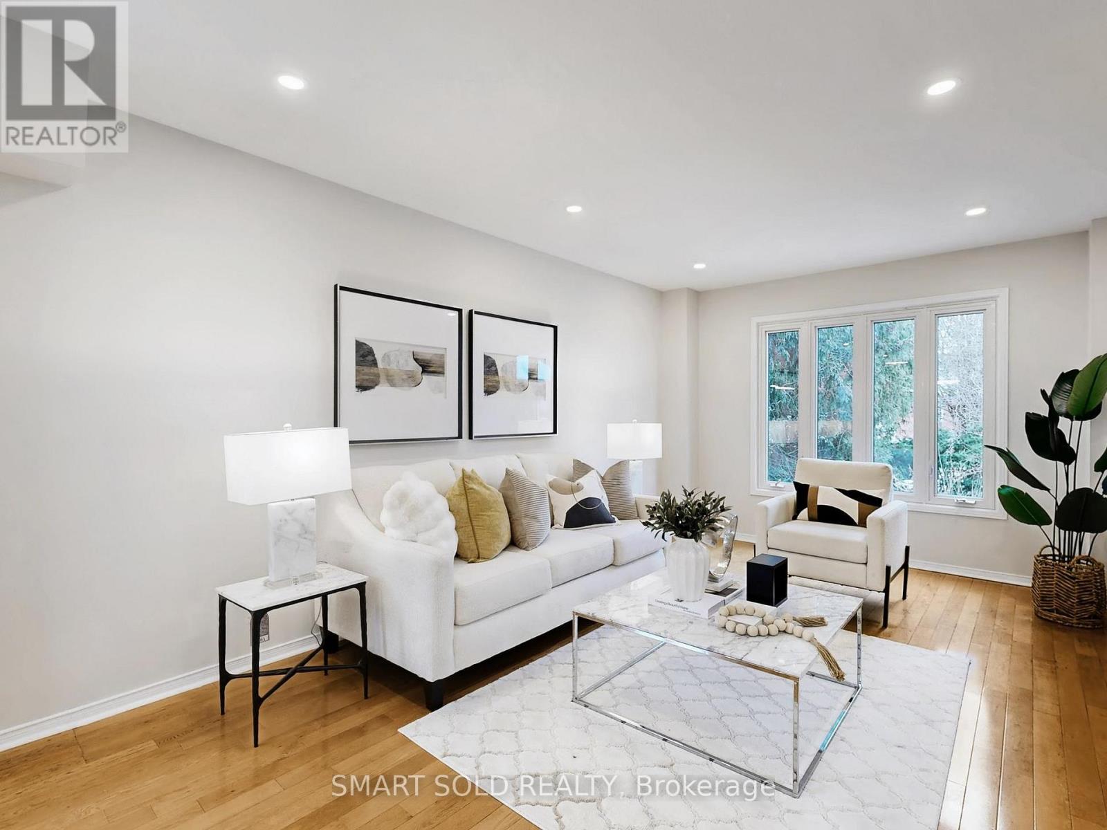 Property image for 44 CASTLERIDGE DRIVE|Richmond Hill (Doncrest), Ontario L4B1P8