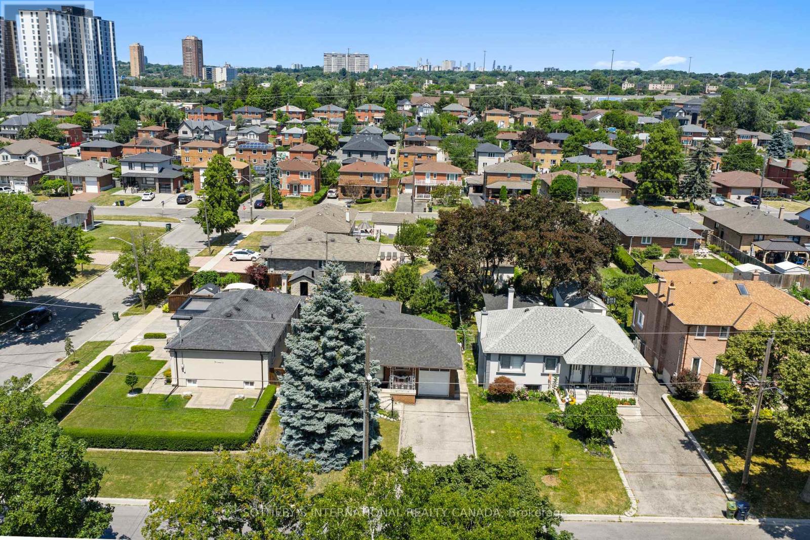 Property image for 76 LAWNSIDE DRIVE|Toronto (Rustic), Ontario M6L1Z7