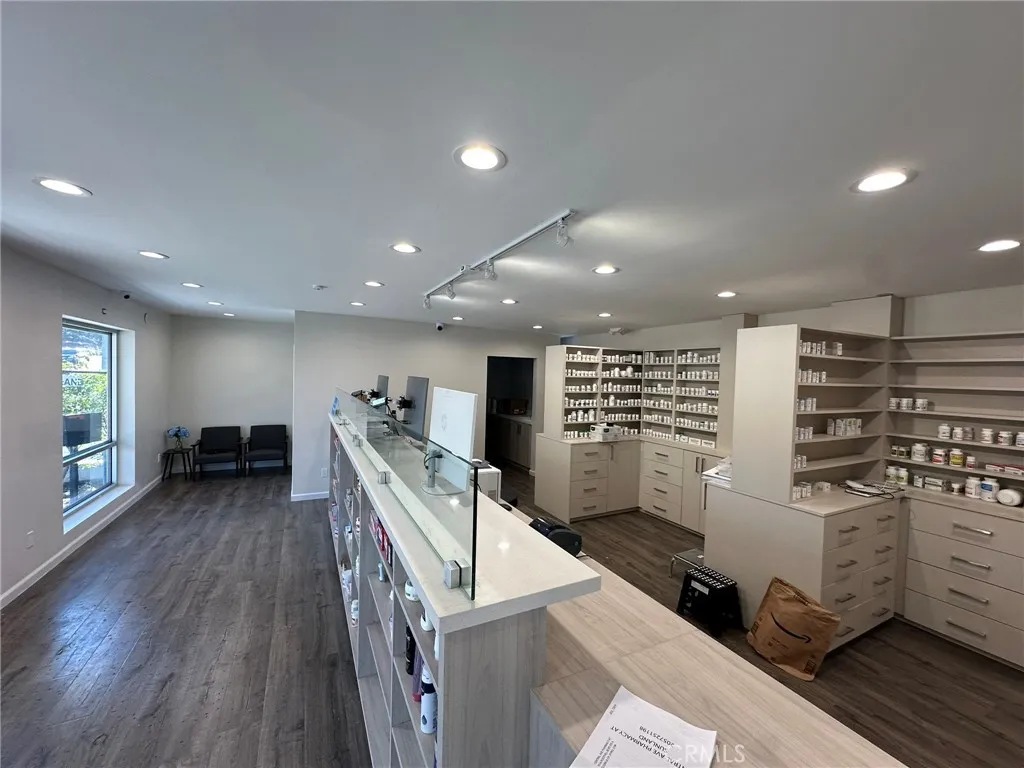 Additional image 13 of 7616 Foothill Boulevard, Tujunga, CA 91042