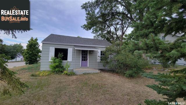 Property image for 1010 4th Avenue Nw, Moose Jaw, Saskatchewan, S6H3X1, Canada