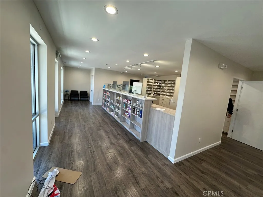 Additional image 10 of 7616 Foothill Boulevard, Tujunga, CA 91042