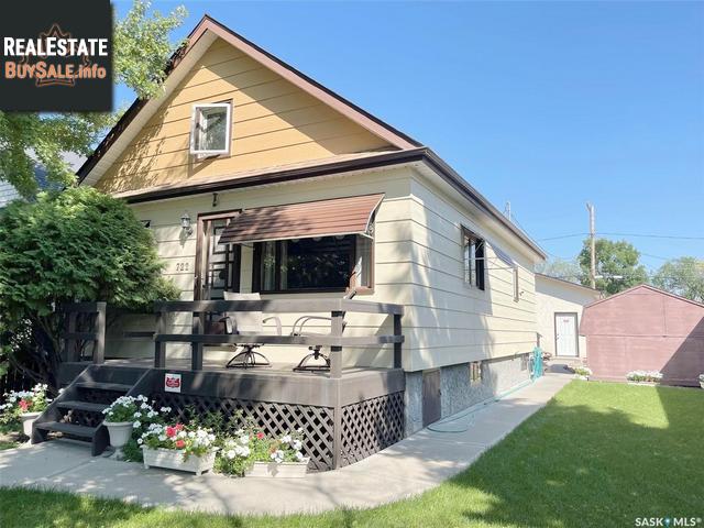 Property image for 722 Athabasca Street E, Moose Jaw, Saskatchewan, S6H0M5, Canada