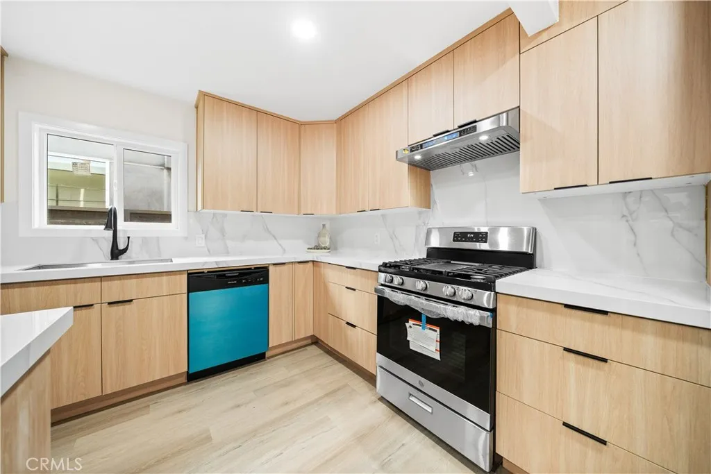 Additional image 49 of 713 Flower Ave, Venice, CA 90291