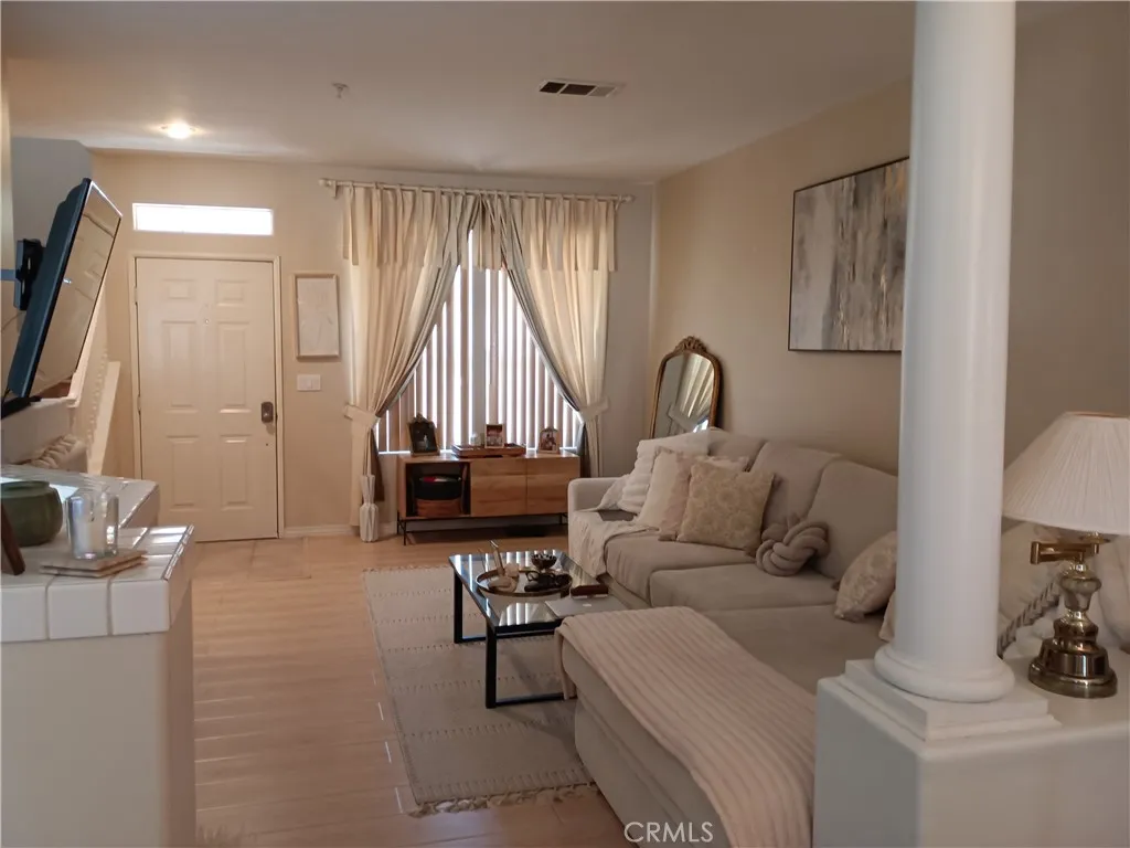 Additional image 13 of 335 W Summerfield Cir, Anaheim, CA 92802