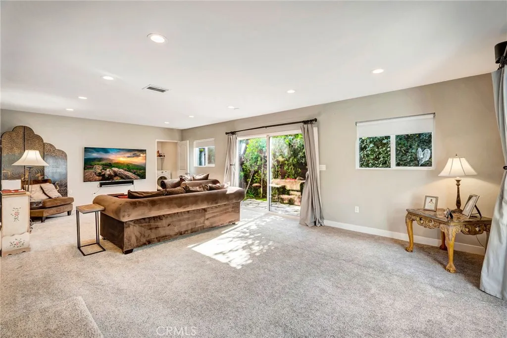 Additional image 65 of 17232 Elkwood St, Lake Balboa, CA 91406