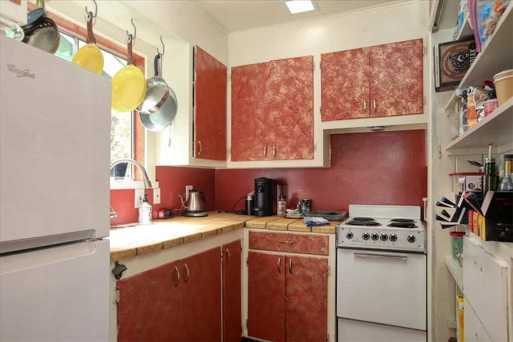 Additional image 10 of 910 Sheffield Street, Cambria, CA 93428