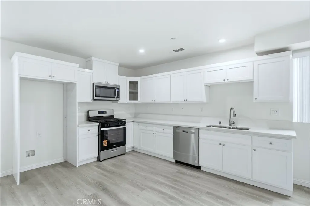 Additional image 11 of 6919 S Menlo, Los Angeles, CA 90044