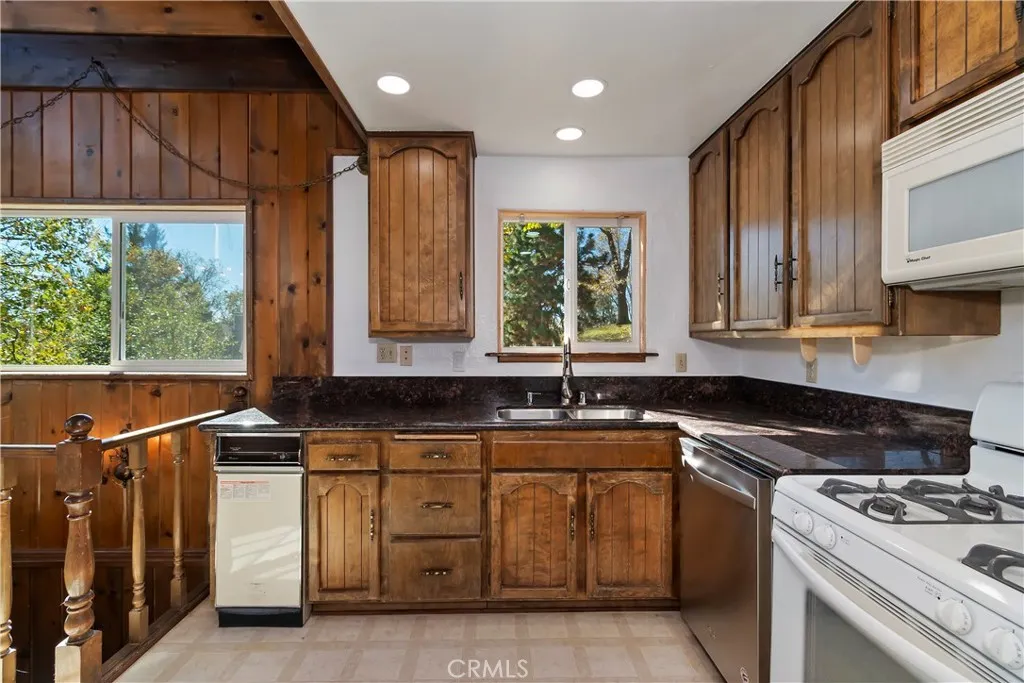 Additional image 17 of 27721 St Bernard Lane, Lake Arrowhead, CA 92352