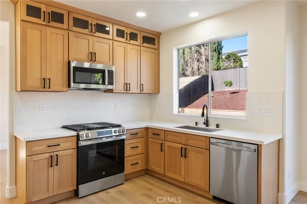 Additional image 14 of 1015 E Deerfield St, Ontario, CA 91761