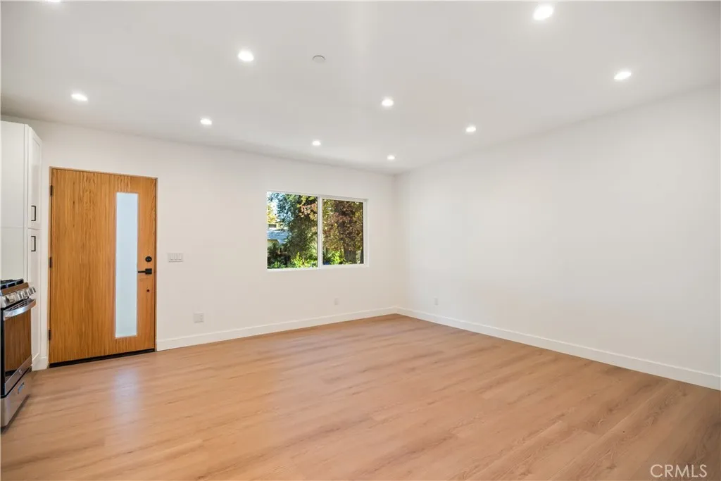 Additional image 34 of 6935 Jellico Avenue, Lake Balboa, CA 91406