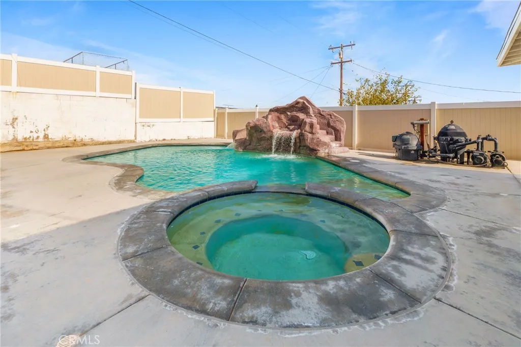 Additional image 7 of 913 E Virginia Way, Barstow, CA 92311
