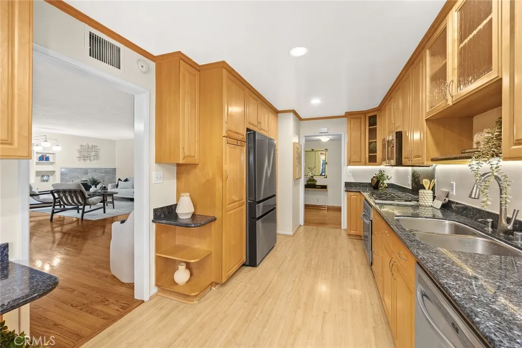 Additional image 36 of 924 S Orange Grove Blvd Unit D, Pasadena, CA 91105