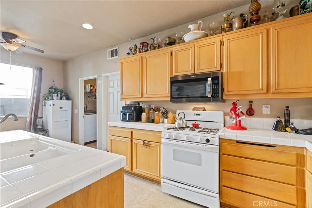 42449 56th Street W, Lancaster, CA 93536