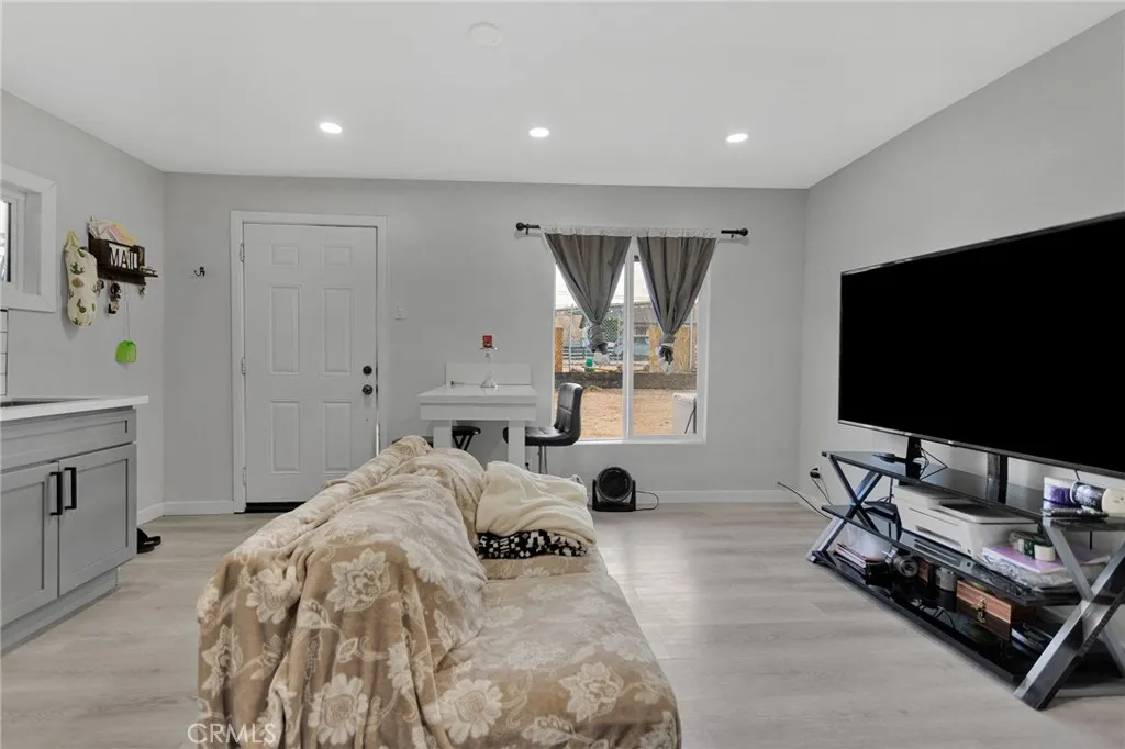 Additional image 31 of 112 May Ave, Barstow, CA 92301