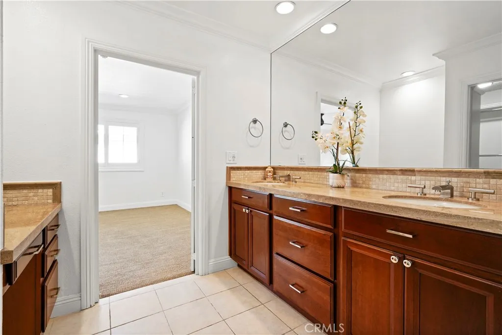 Additional image 51 of 18409 Collins Street Unit D, Tarzana, CA 91356