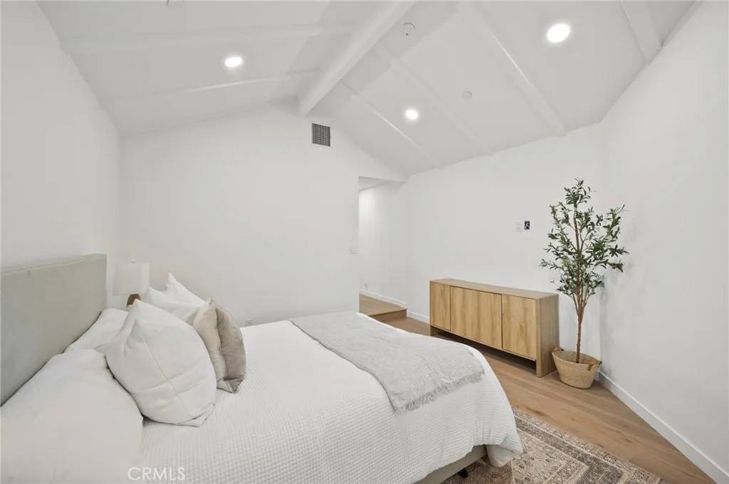 Additional image 89 of 14328 Emelita Street, Sherman Oaks, CA 91401