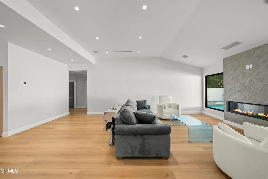 Additional image 15 of 14145 Weddington Street, Los Angeles, CA 91401