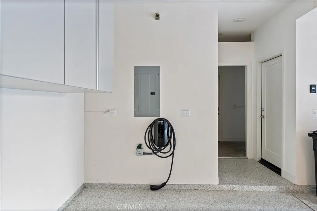 Additional image 102 of 419 Transport, Tustin, CA 92782