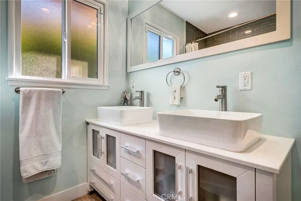 Additional image 80 of 17232 Elkwood St, Lake Balboa, CA 91406