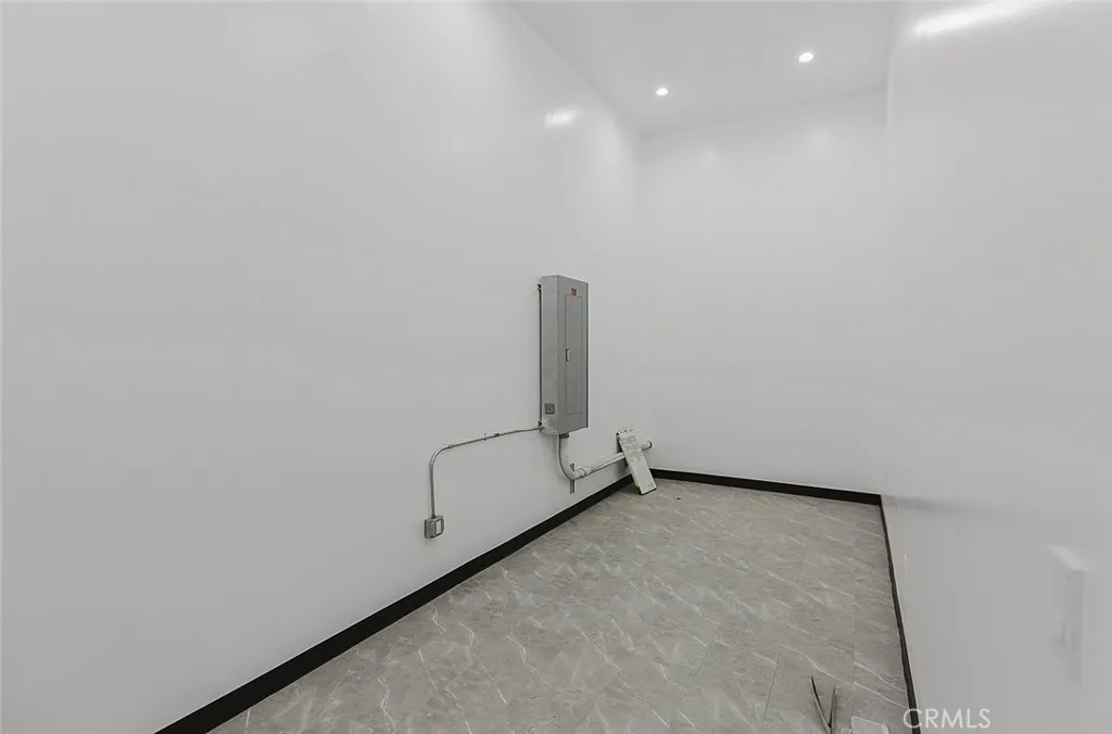 Additional image 37 of 965 E 31st Street, Los Angeles, CA 90011