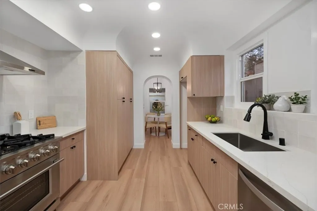 Additional image 16 of 3905 Roxton Avenue, Los Angeles, CA 90008