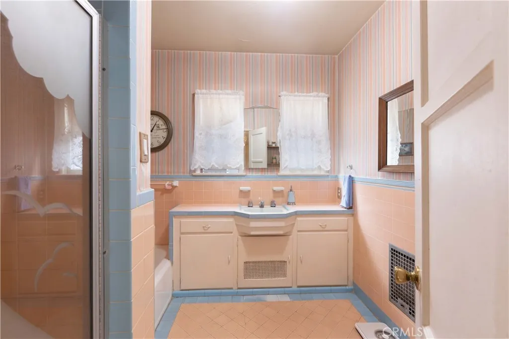 Additional image 28 of 2040 W 82nd Street, Los Angeles, CA 90047