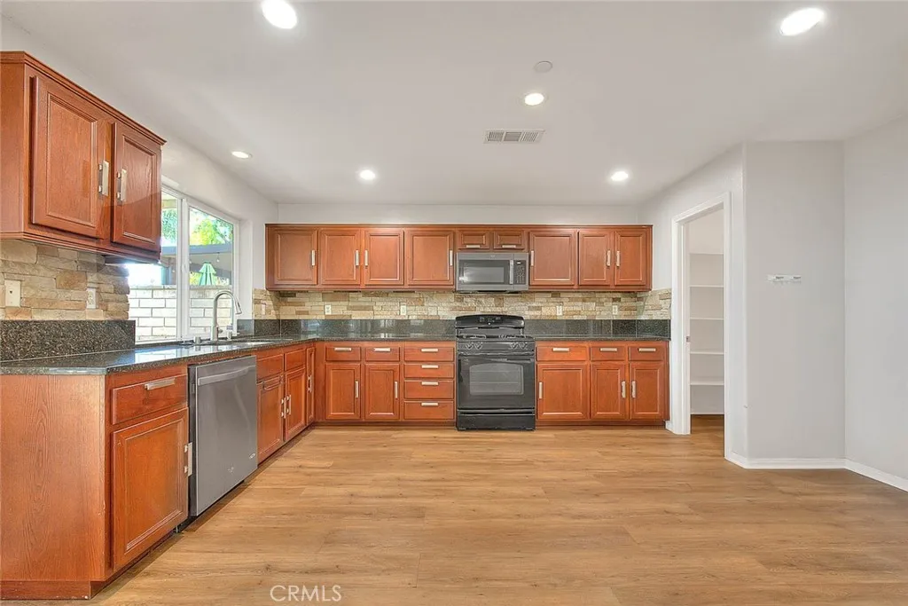 Additional image 55 of 8043 Jamestown Cir, Fontana, CA 92336